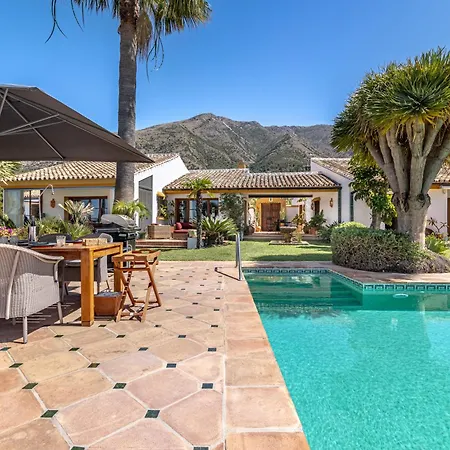 Lechuza Villa